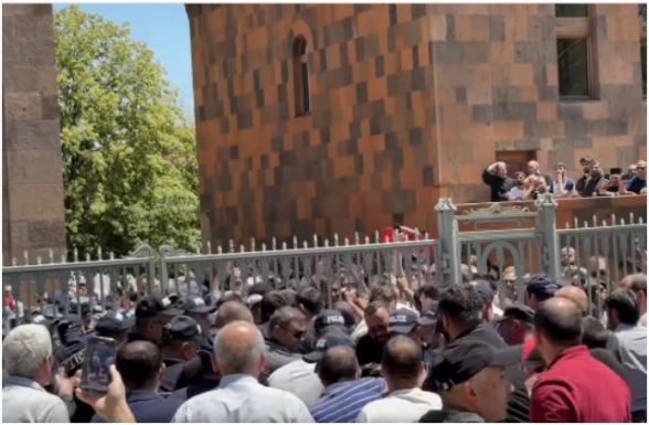 Նիկոլի ուժայինները փորձում էին ուժով մտել Վեհսրանի տարածք, ինչը հանդիպեց ժողովրդի դիմադրության (տեսանյութ)